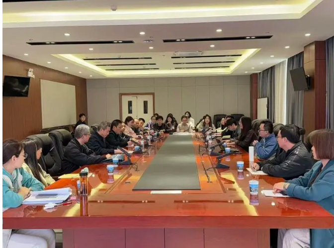 AI赋能，思辨引领：重新定义青年教师科研新范式