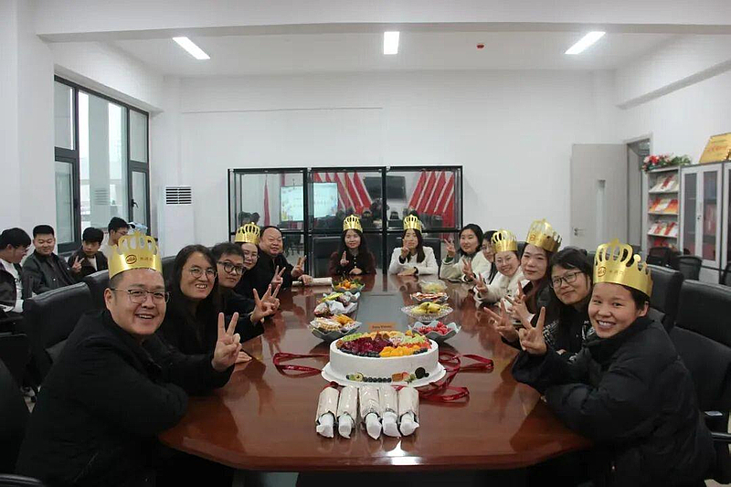 伟德betvlctor1949源于英国工会举办第二季度教职工生日会