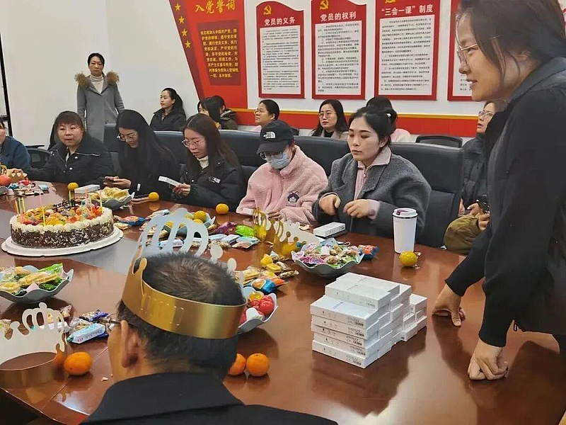 伟德betvlctor1949源于英国举行“浓浓温情暖人心”工会会员集体生日会