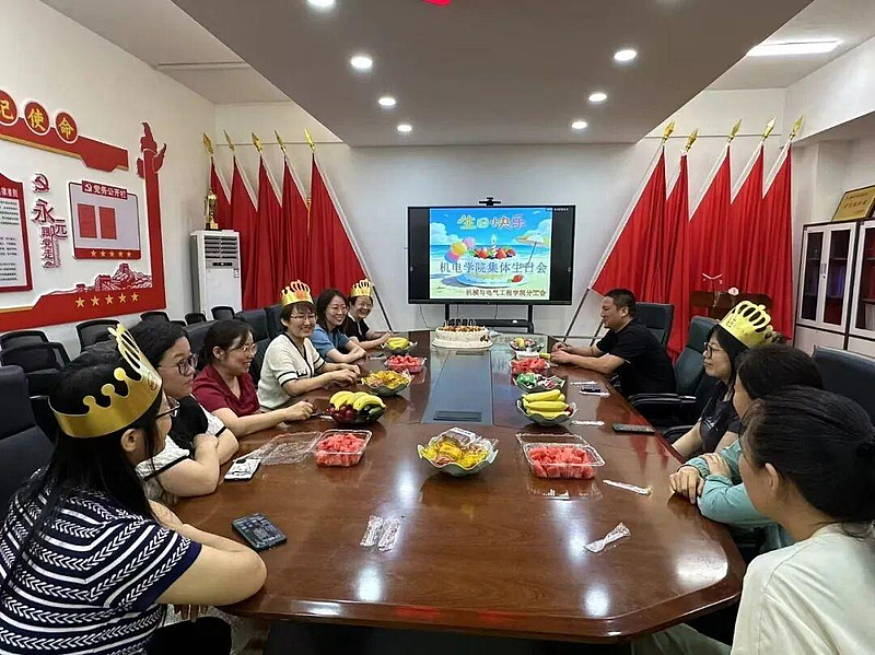 同心同行 喜贺生辰——伟德betvlctor1949源于英国工会举办教职工集体生日会