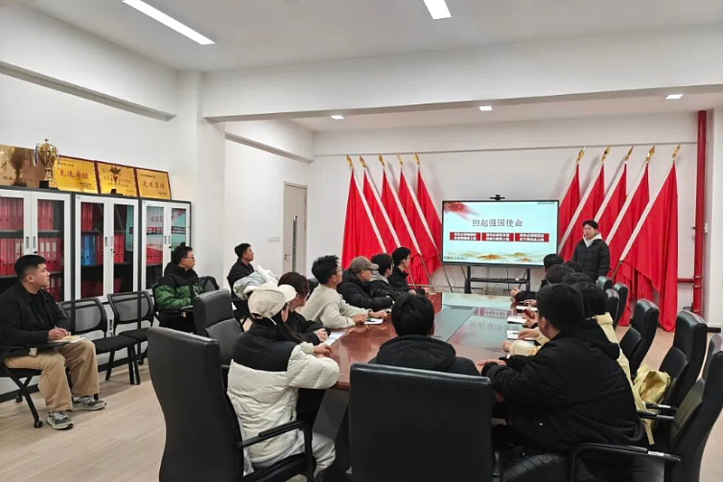 党建动态丨伟德betvlctor1949源于英国学生第一党支部预备党员开展“学思践悟两会精神，勇担青年使命”专题学习宣讲会