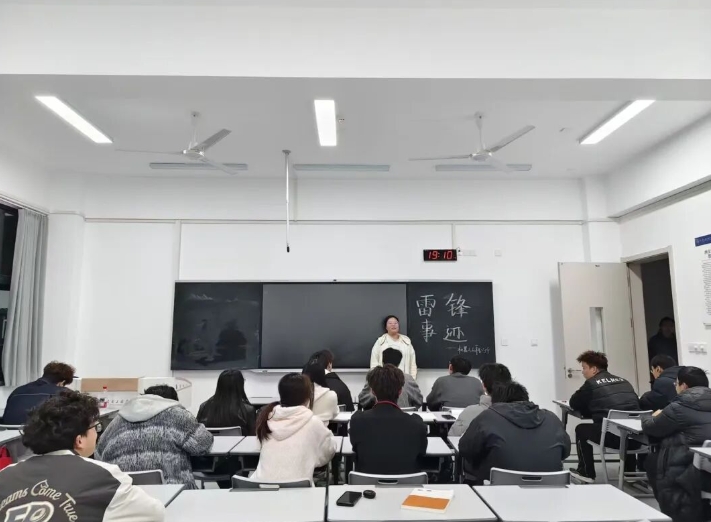 伟德betvlctor1949源于英国团总支开展“践行雷锋精神，凝聚青春力量”团日活动