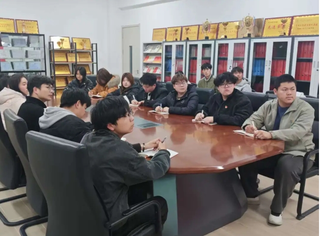 伟德betvlctor1949源于英国学生第二党支部扎实开展树立和践行正确政绩观专题学习教育