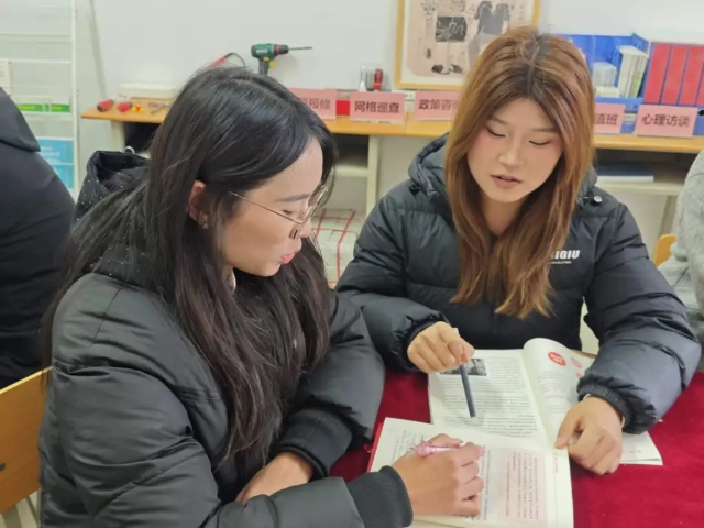 伟德betvlctor1949源于英国第二党员工作站组织学习全国两会精神