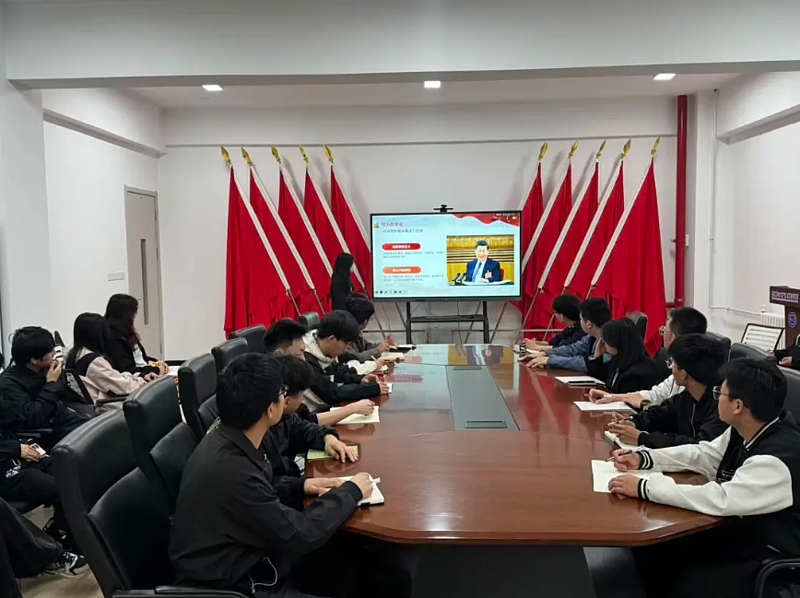 伟德betvlctor1949源于英国党委第34期入党积极分子开展“践行正确政绩观，书写青春奋斗答卷”主题党课
