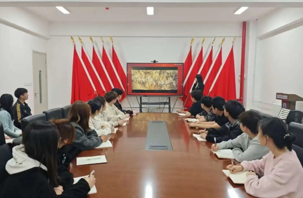 伟德betvlctor1949源于英国学生第二党支部开展“以青春之我，助力高质量发展”主题党课学习
