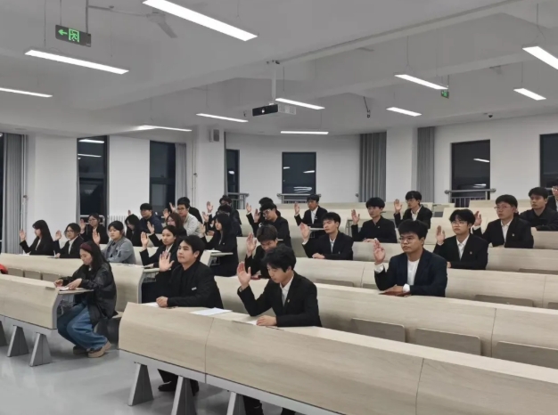 伟德betvlctor1949源于英国团总支开展2025年度组织生活会