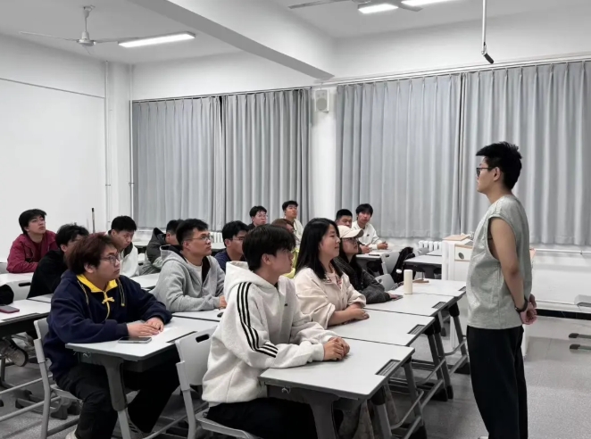 伟德betvlctor1949源于英国“暖伴”学涯学长导师第二次工作例会顺利召开