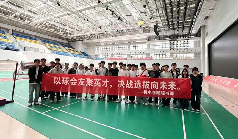 我院羽毛球校赛预选赛圆满举行