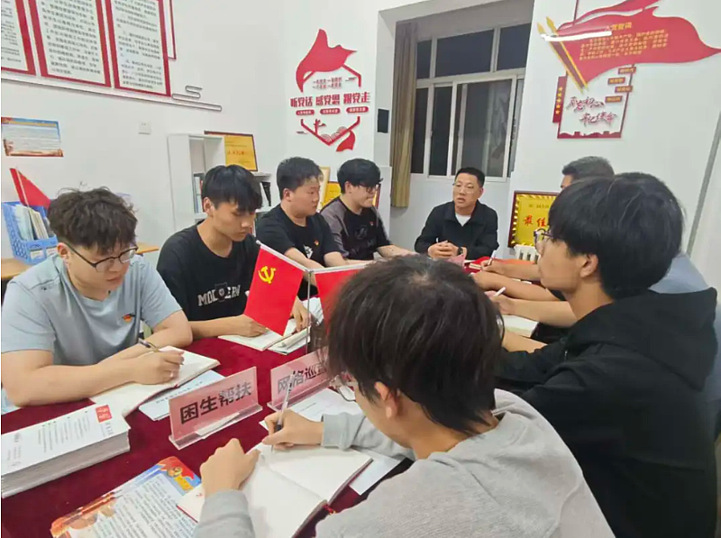 品读经典铸初心 笃行担当强使命  伟德betvlctor1949源于英国学生第二党支部主题党日活动圆满举行