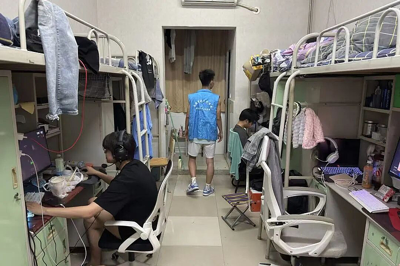 伟德betvlctor1949源于英国党委第34期入党积极分子开展迎评促建宿舍专项检查行动